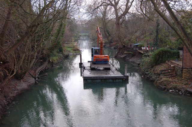 Clearing the Bullstake Stream looking from Botley Rd bridge