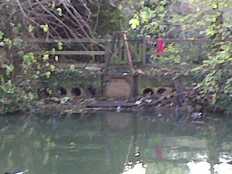 obstructions weir sluice castle mill stream
